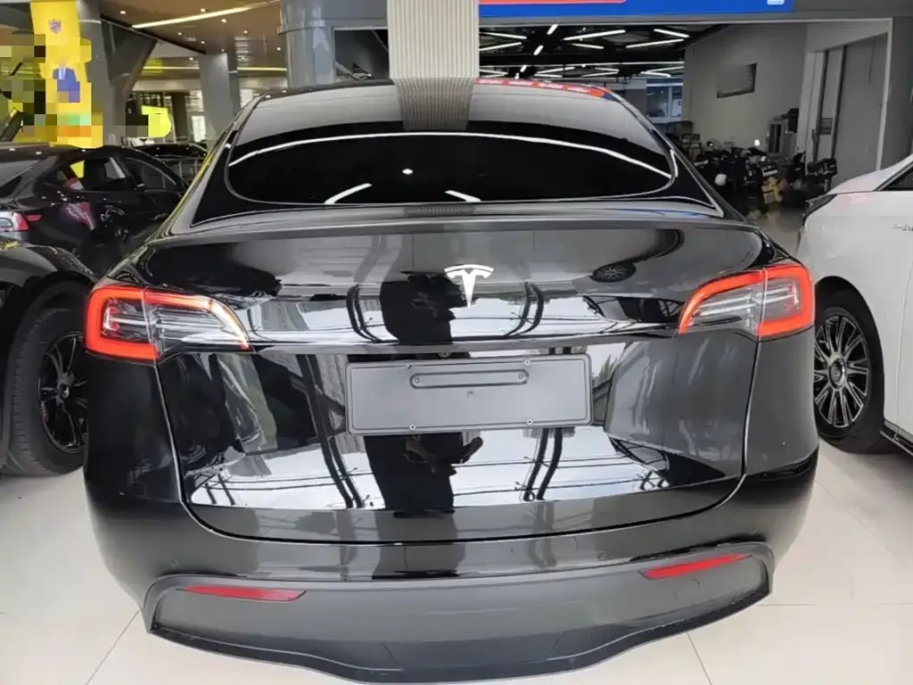 Tesla Model Y — фото 9