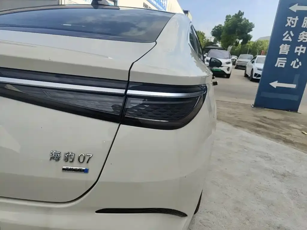 BYD Seal 07 DM-i — фото 2