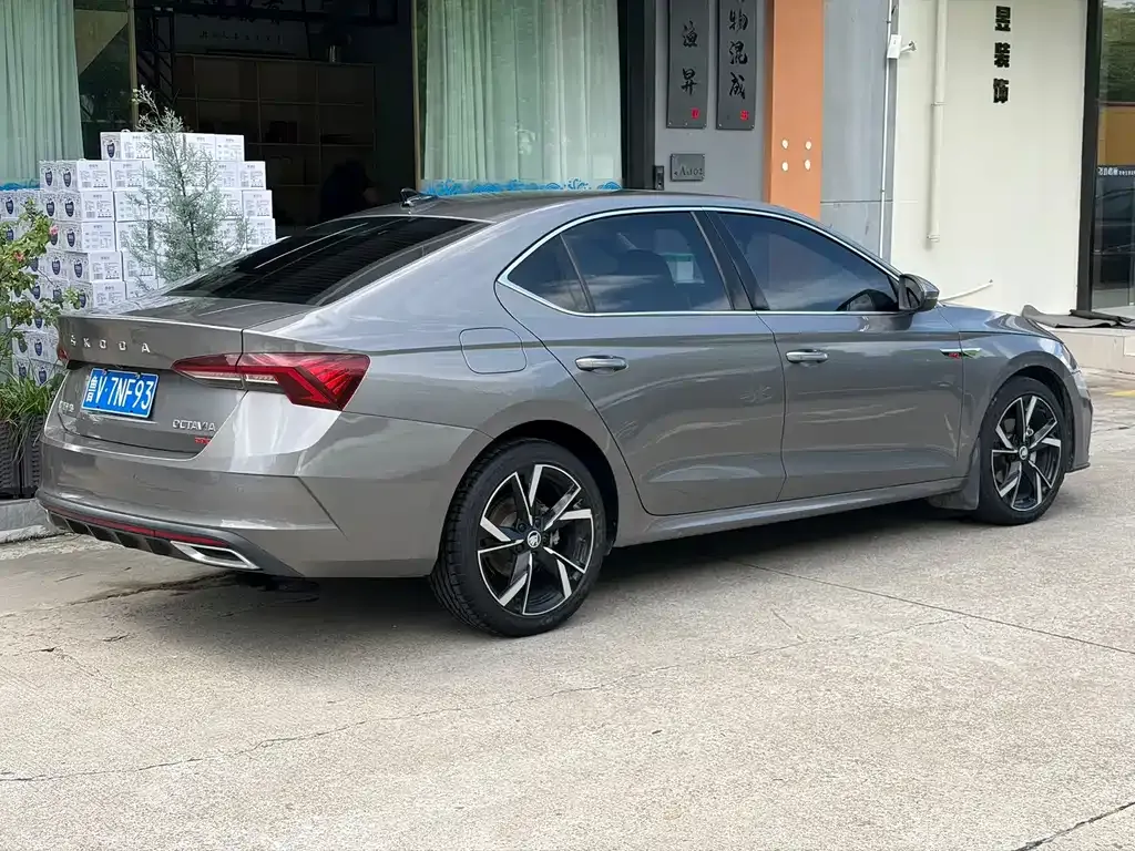 Skoda Octavia — фото 5
