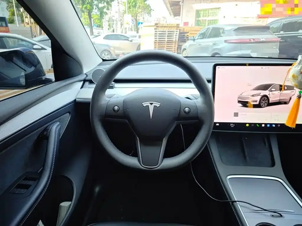 Tesla Model Y — фото 9