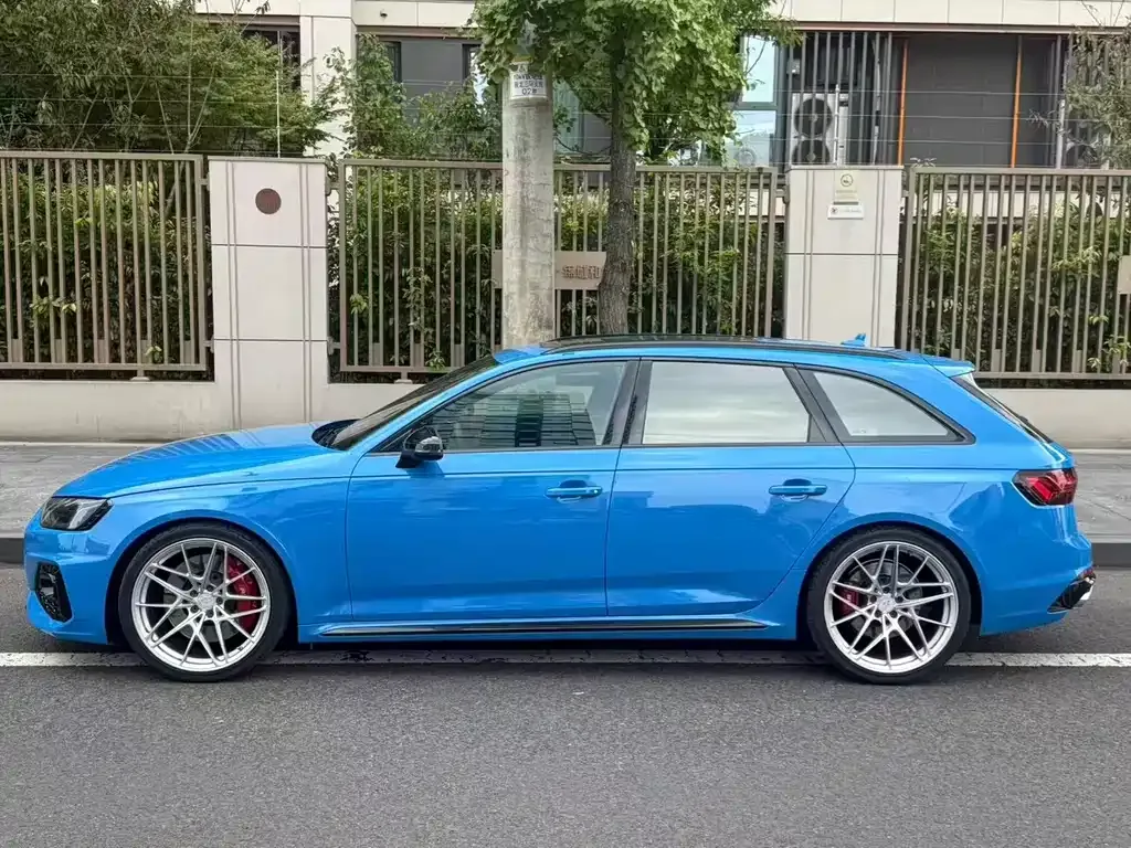 Audi RS 4 — фото 5