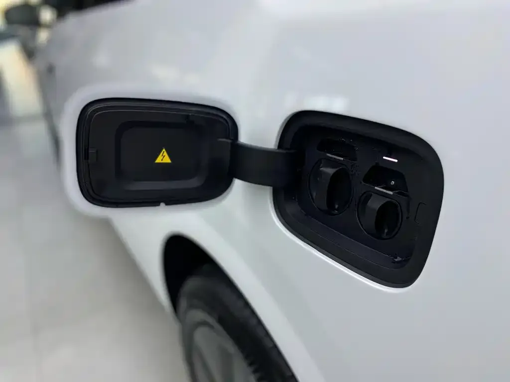 Li Auto MEGA — фото 2