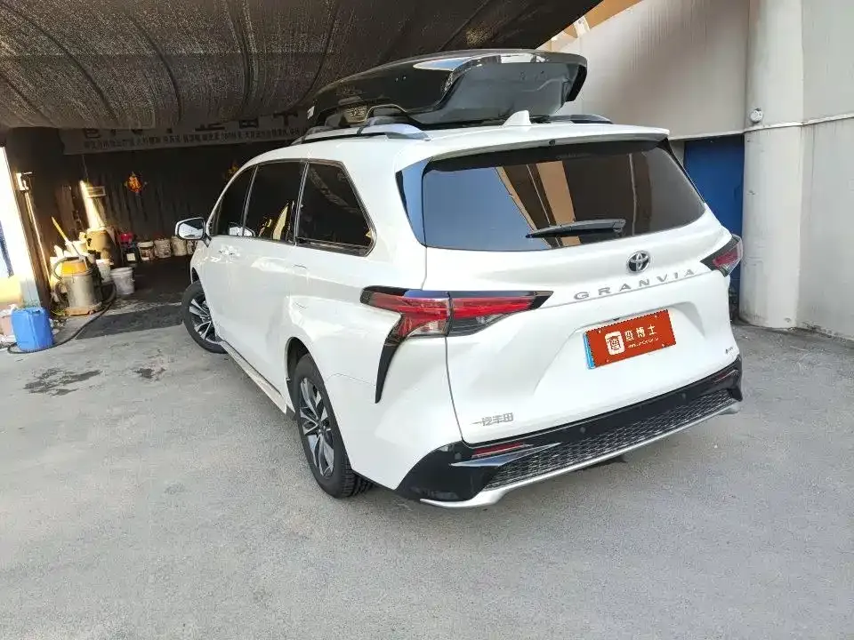 Toyota Granvia — фото 7