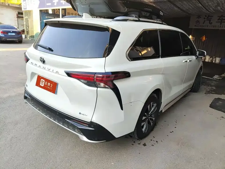 Toyota Granvia — фото 6