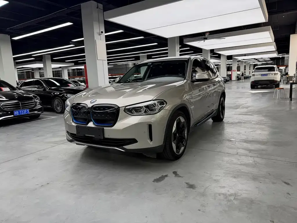 BMW iX3 — фото 1