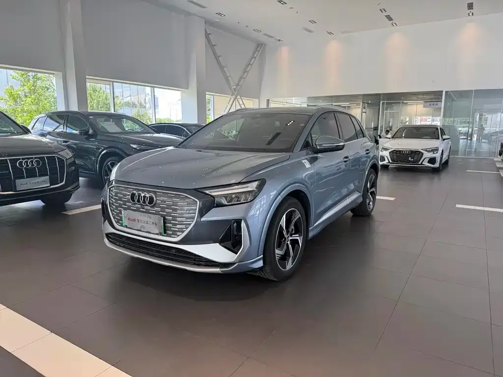 Audi Q4 e-tron — фото 1