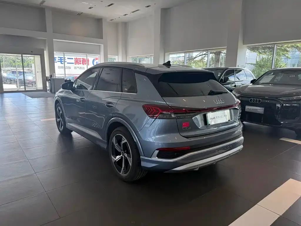 Audi Q4 e-tron — фото 2