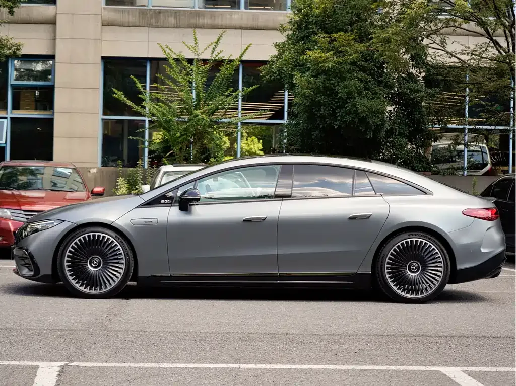 Mercedes-Benz EQS AMG — фото 7