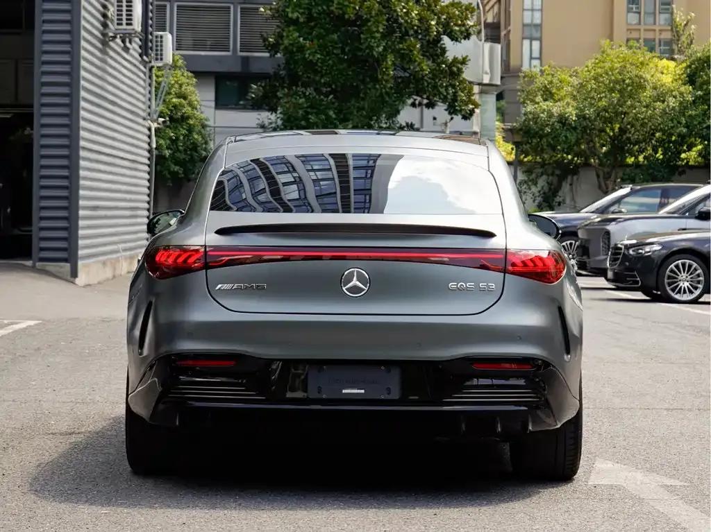Mercedes-Benz EQS AMG — фото 10
