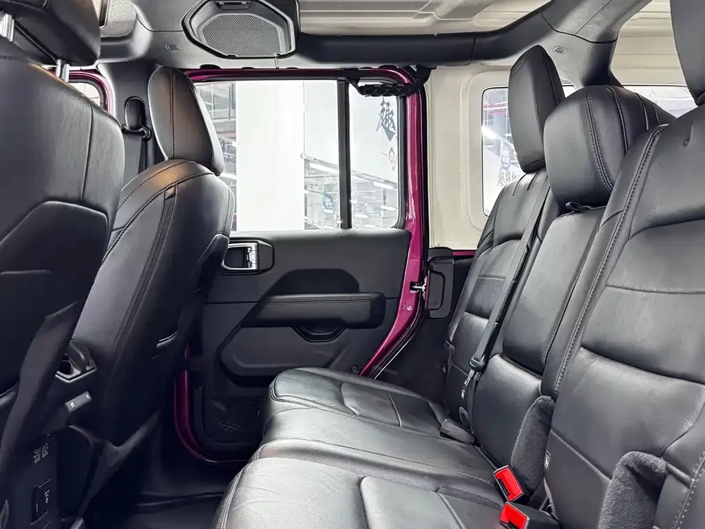 Jeep Wrangler — фото 6