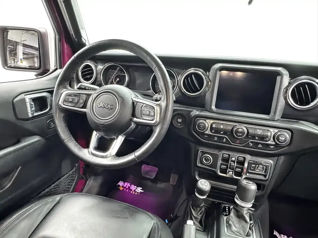 Jeep Wrangler — фото 7
