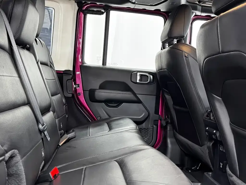 Jeep Wrangler — фото 10