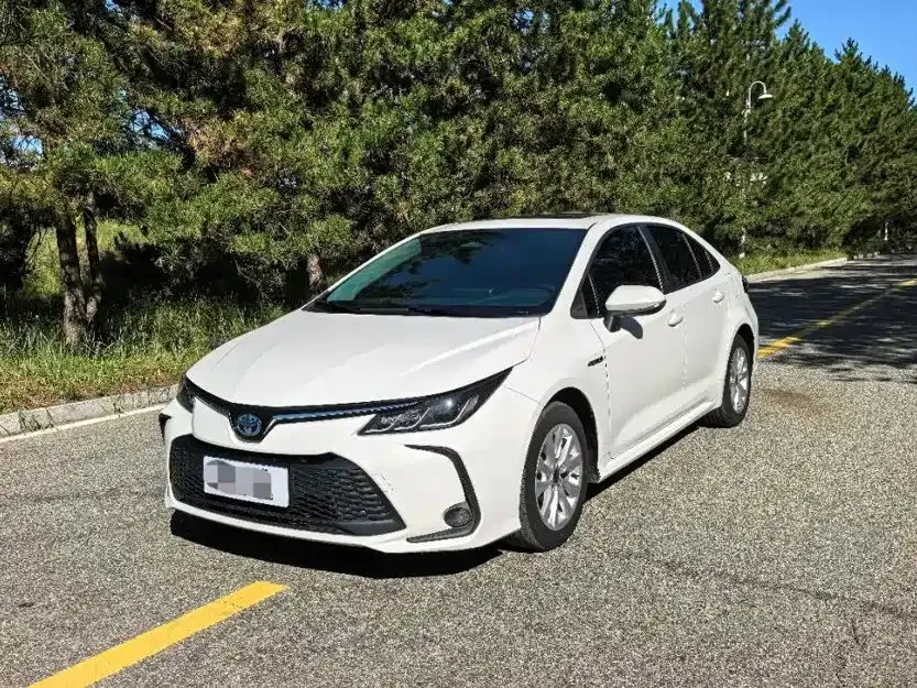 Toyota Corolla — фото 1