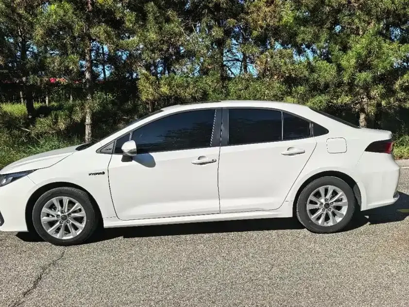 Toyota Corolla — фото 8