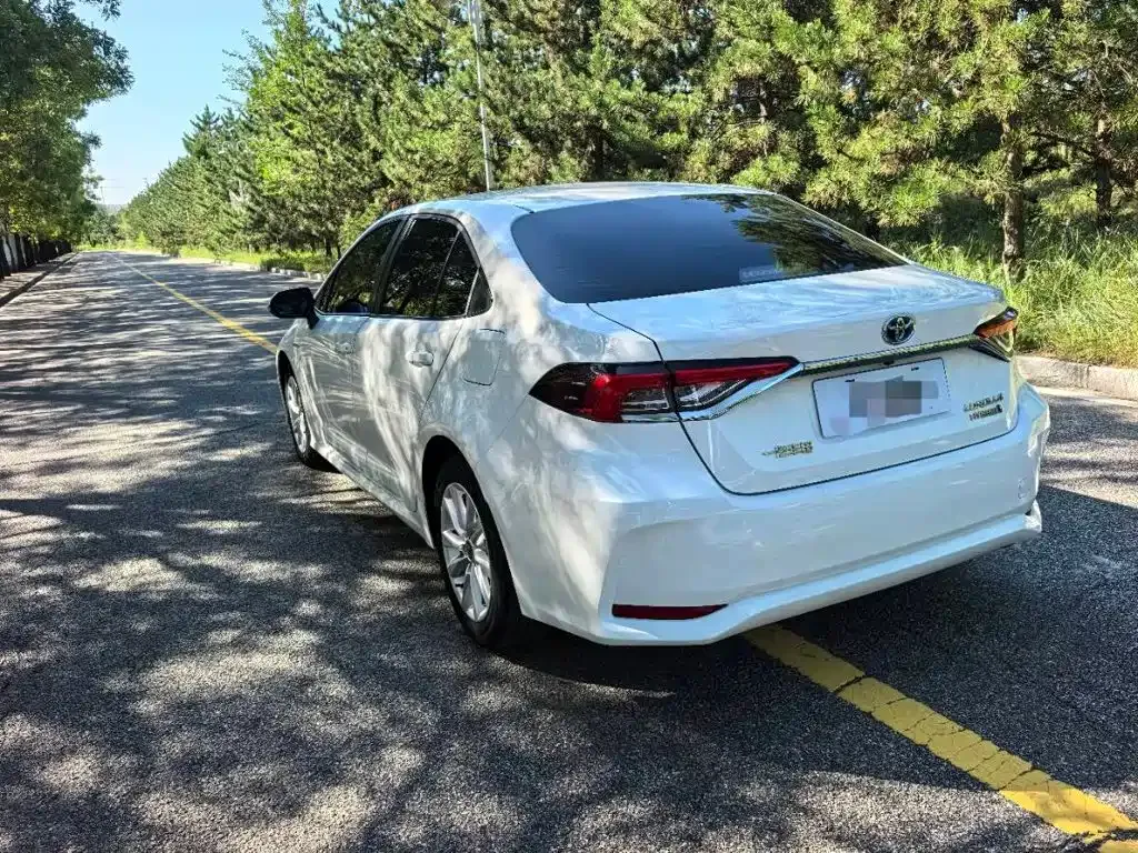 Toyota Corolla — фото 6
