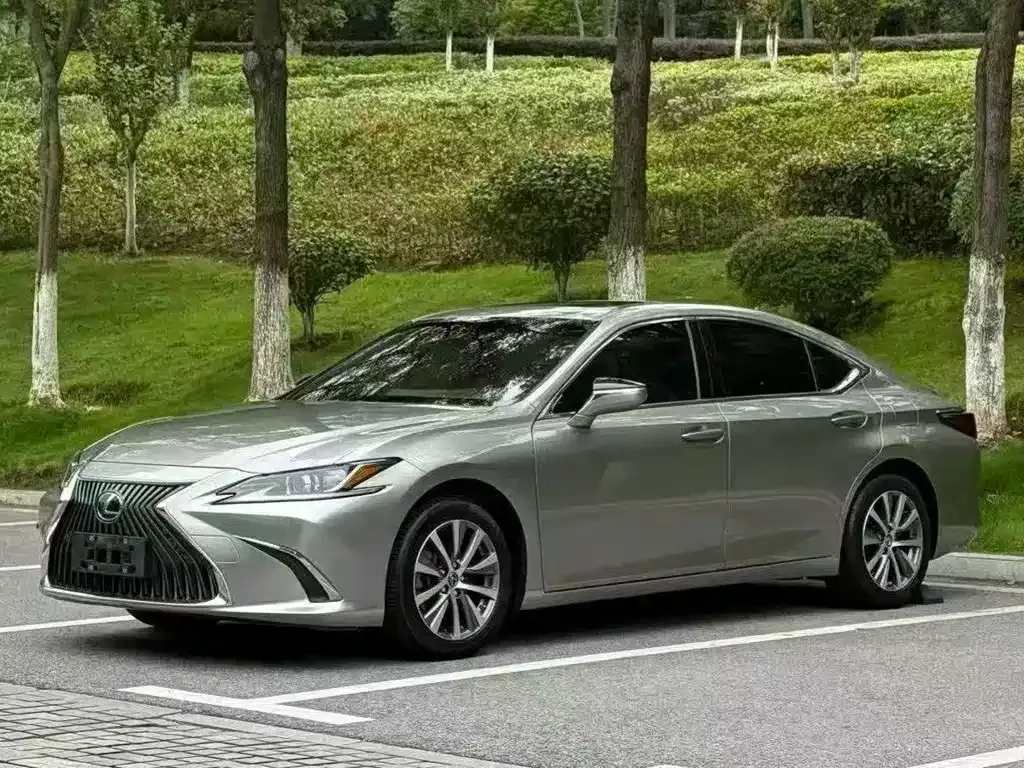 Lexus ES — фото 1