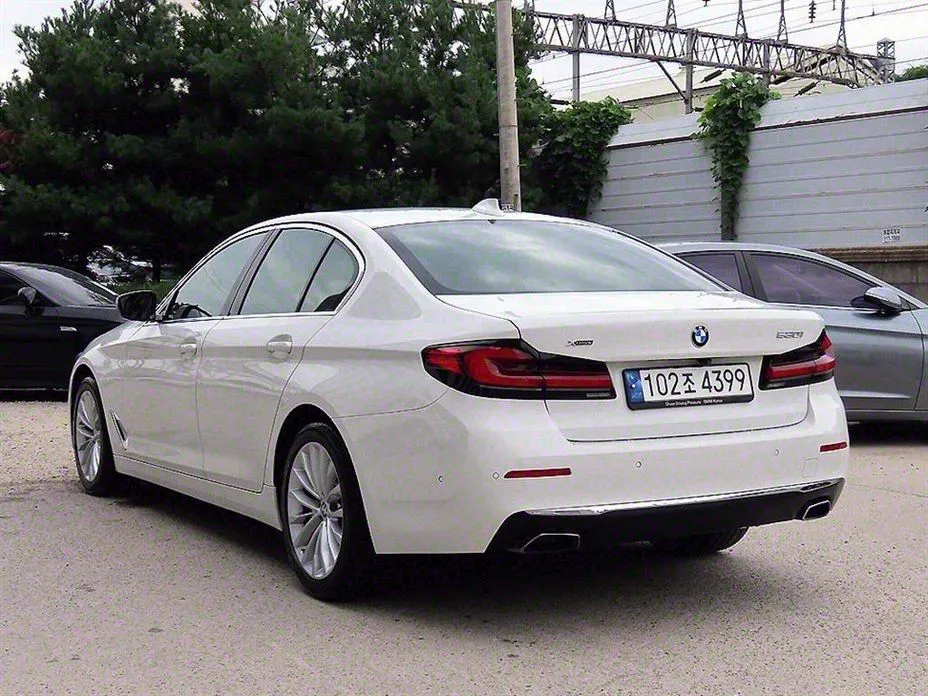 BMW 5-Series — фото 5