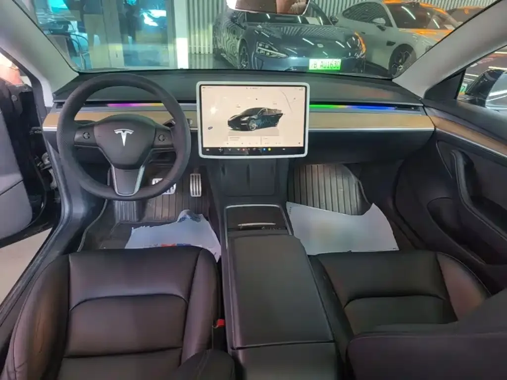 Tesla Model 3 — фото 10