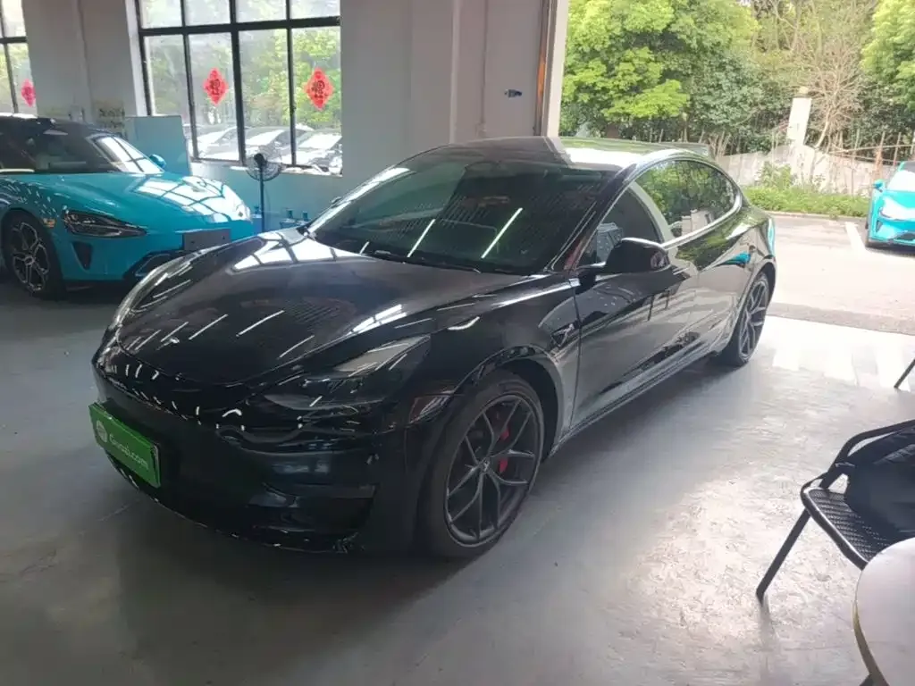 Tesla Model 3 — фото 4
