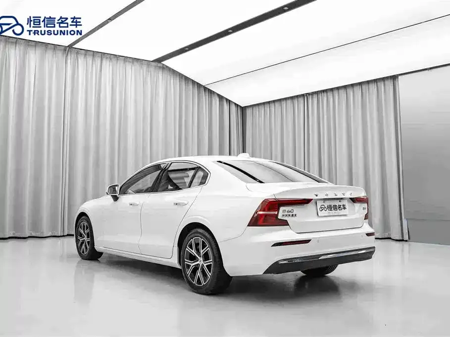 Volvo S60 — фото 10