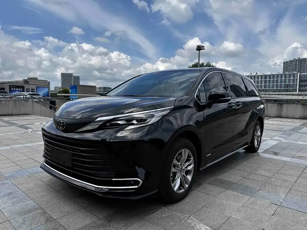 Toyota Sienna — фото 1