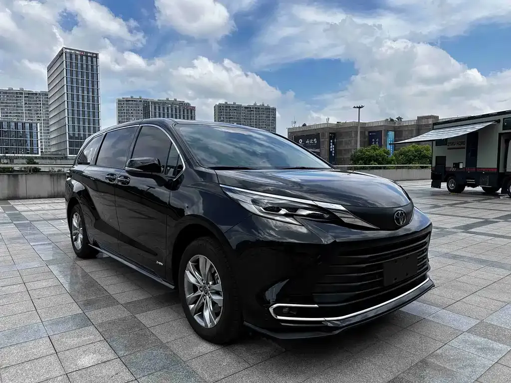 Toyota Sienna — фото 4