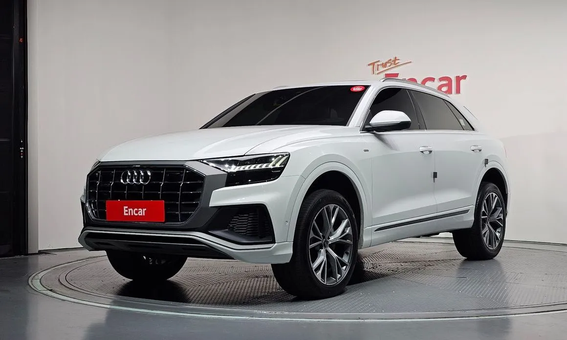 Audi Q8 — фото 1