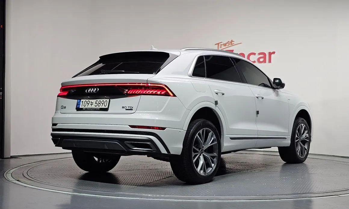 Audi Q8 — фото 9