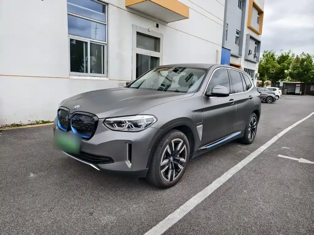 BMW iX3 — фото 1