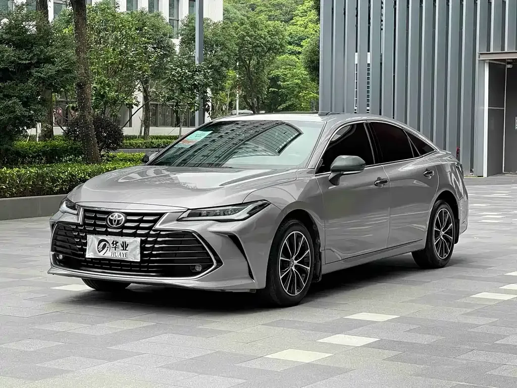 Toyota Avalon — фото 1