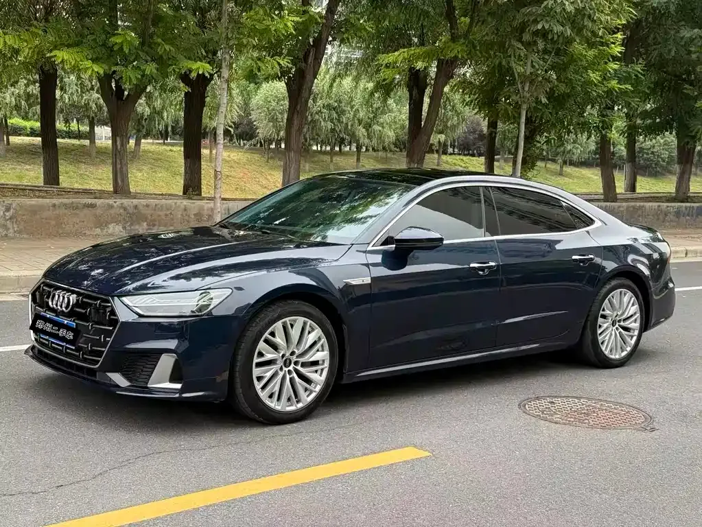 Audi A7L — фото 1
