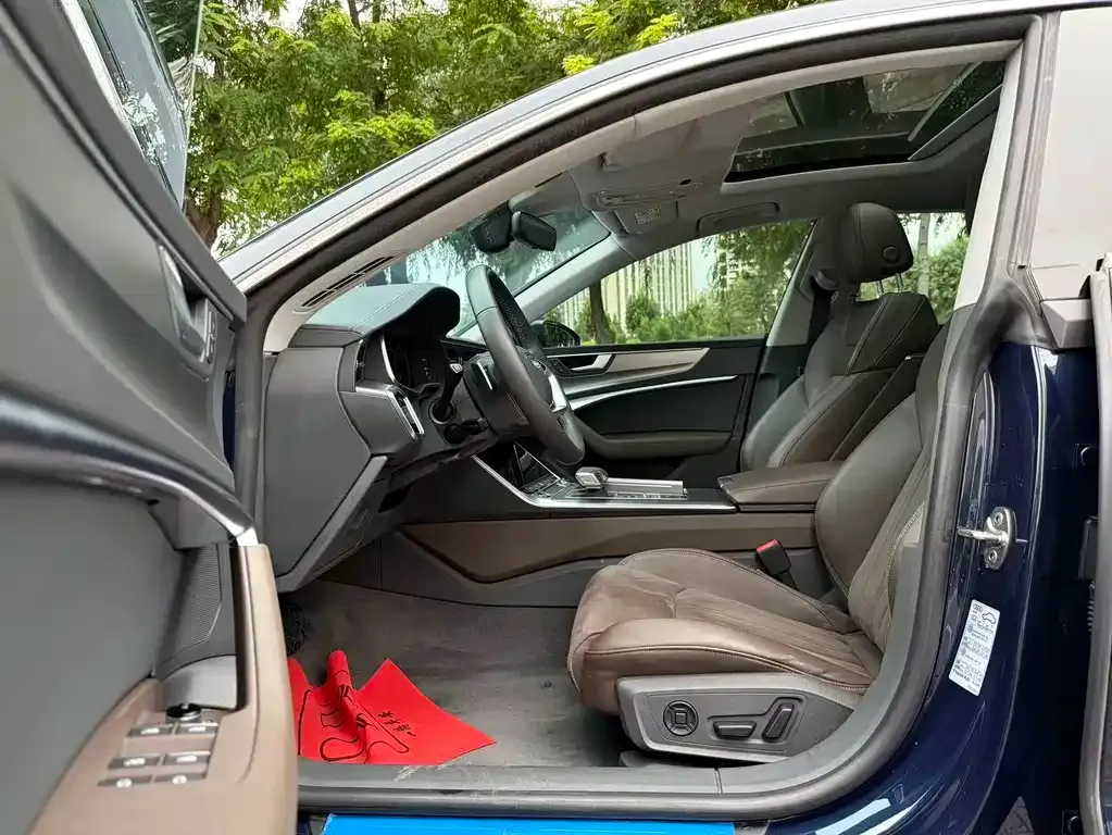 Audi A7L — фото 7