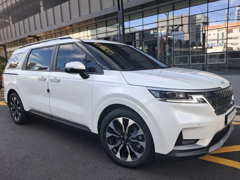 Kia Carnival — фото 10
