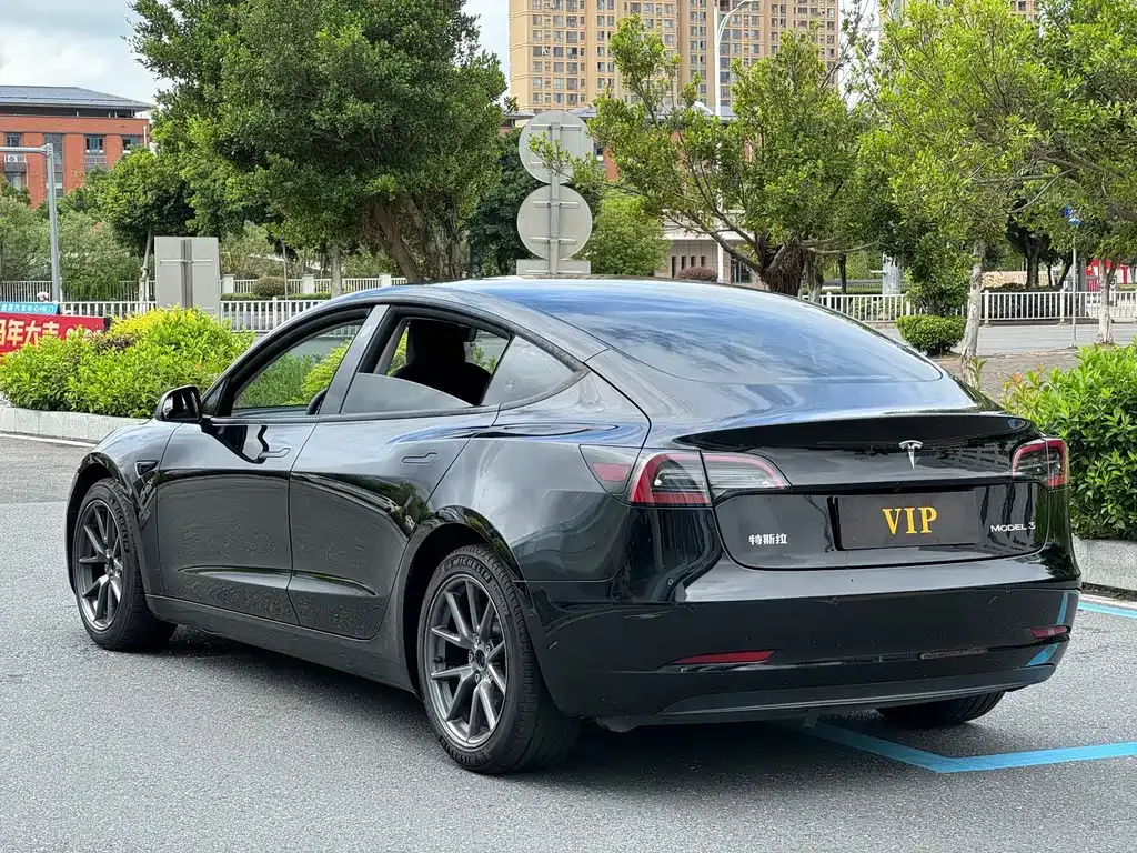 Tesla Model 3 — фото 10