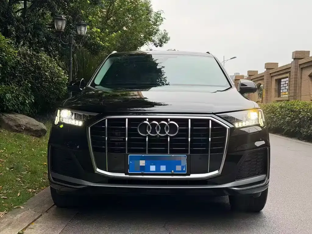 Audi Q7 — фото 1