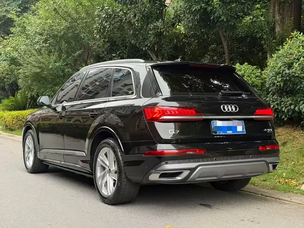 Audi Q7 — фото 8