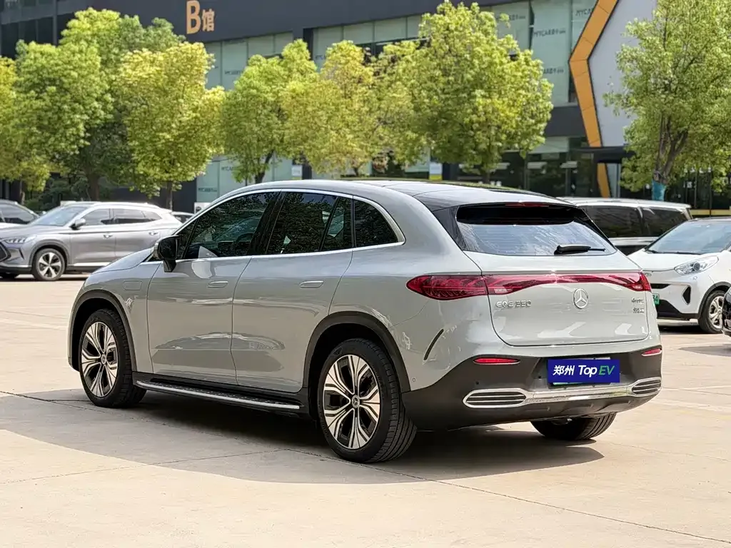 Mercedes-Benz EQE SUV — фото 6