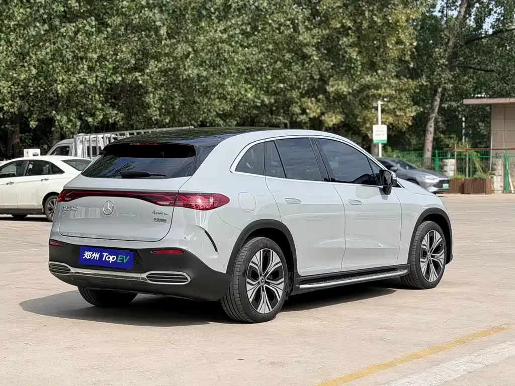 Mercedes-Benz EQE SUV — фото 10