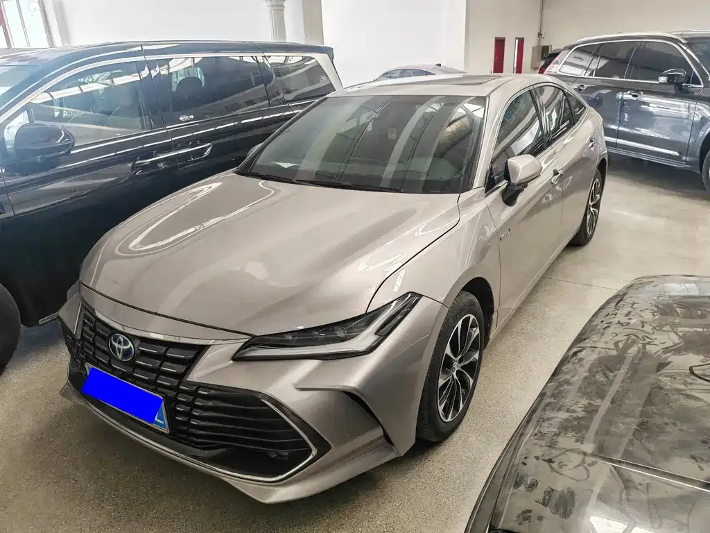 Toyota Avalon — фото 1