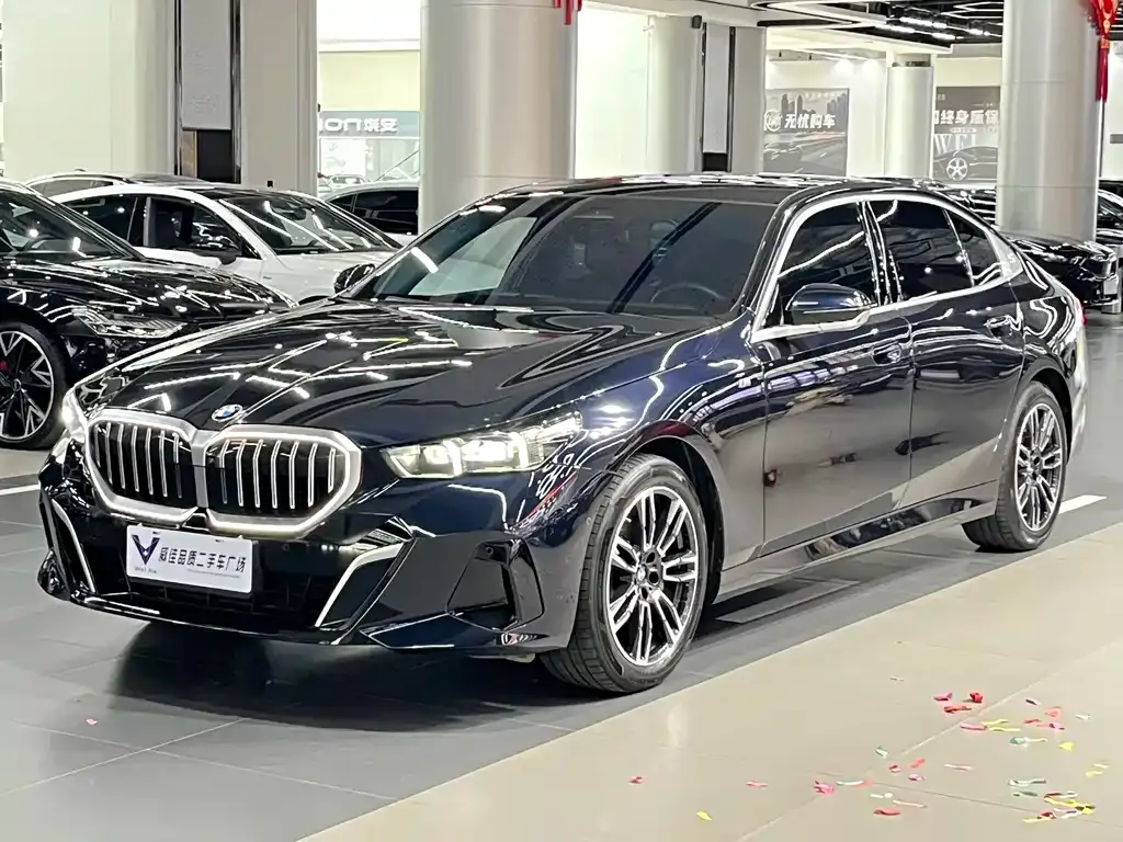 BMW 5 Series — фото 1