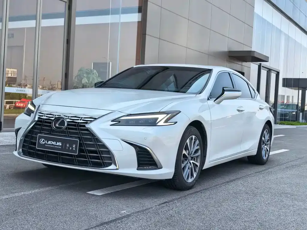 Lexus ES — фото 1