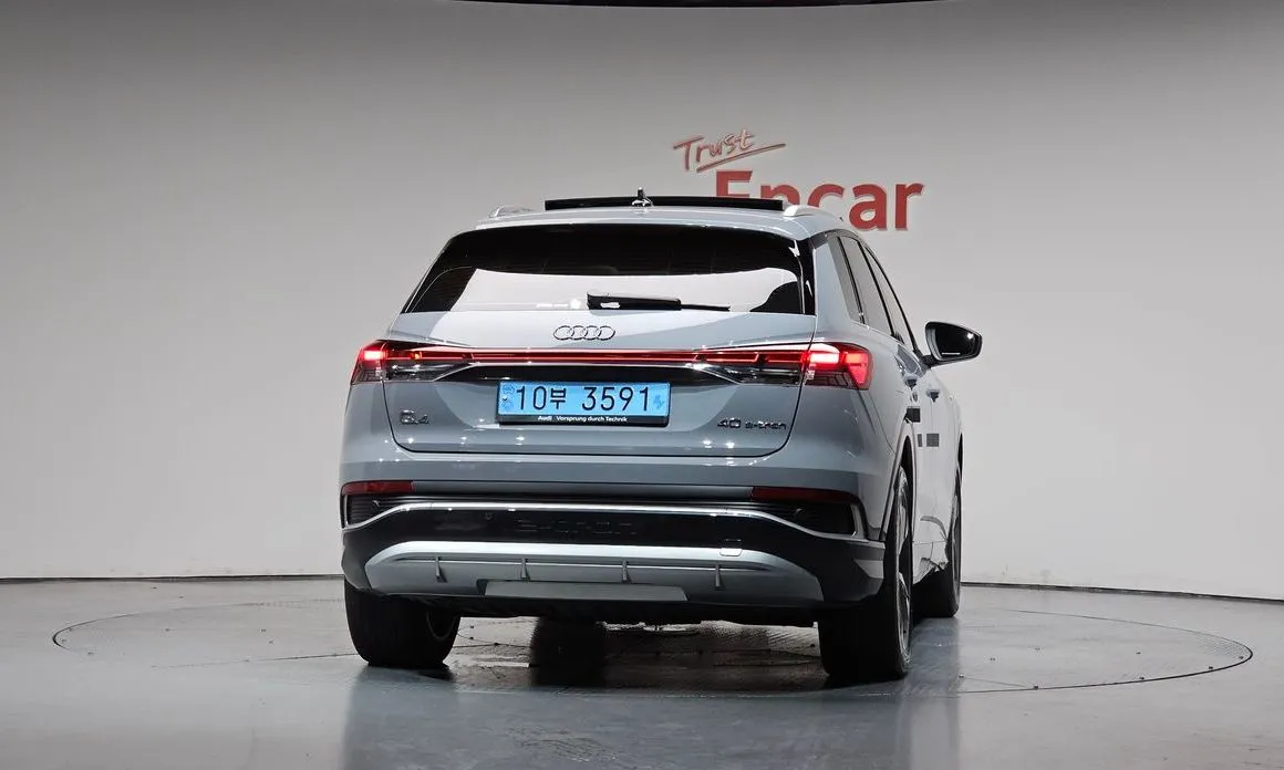 Audi Q4 e-tron — фото 2