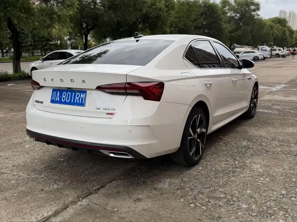 Skoda Octavia — фото 4