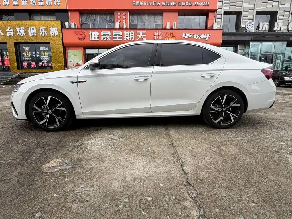 Skoda Octavia — фото 10