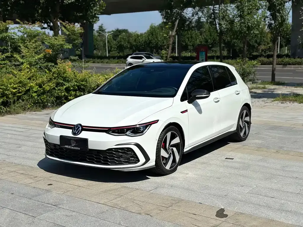 Volkswagen Golf GTI — фото 1