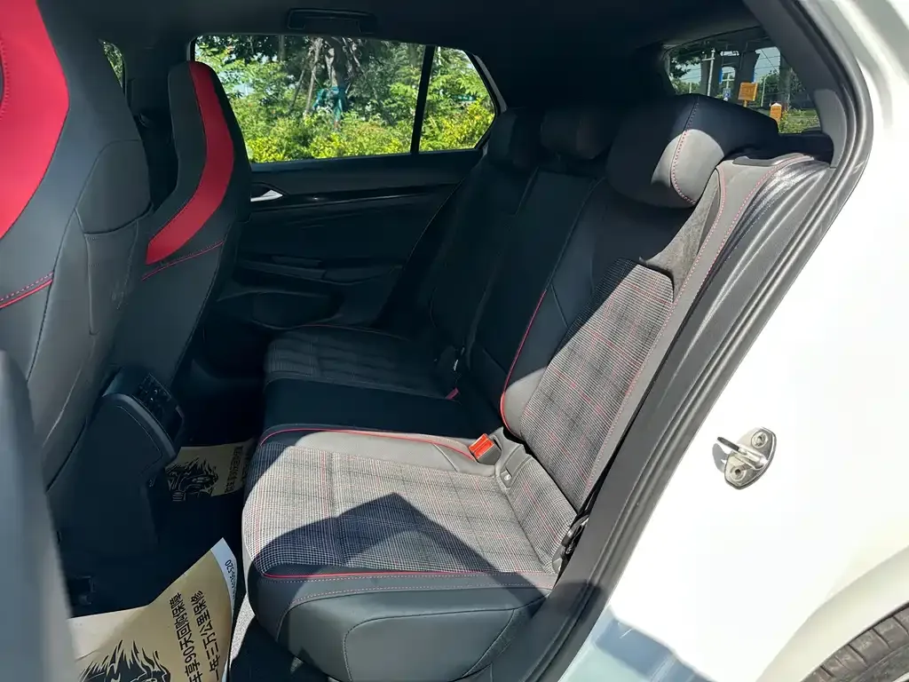 Volkswagen Golf GTI — фото 7