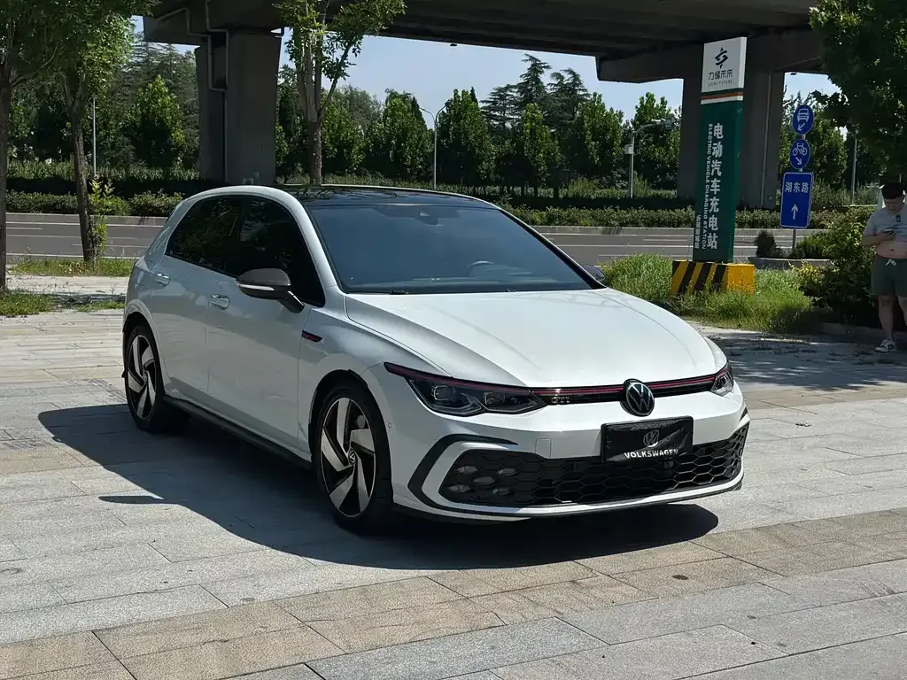 Volkswagen Golf GTI — фото 6