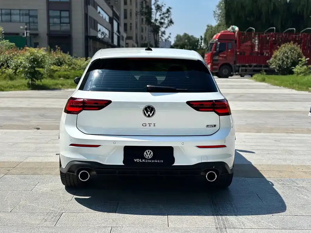 Volkswagen Golf GTI — фото 3