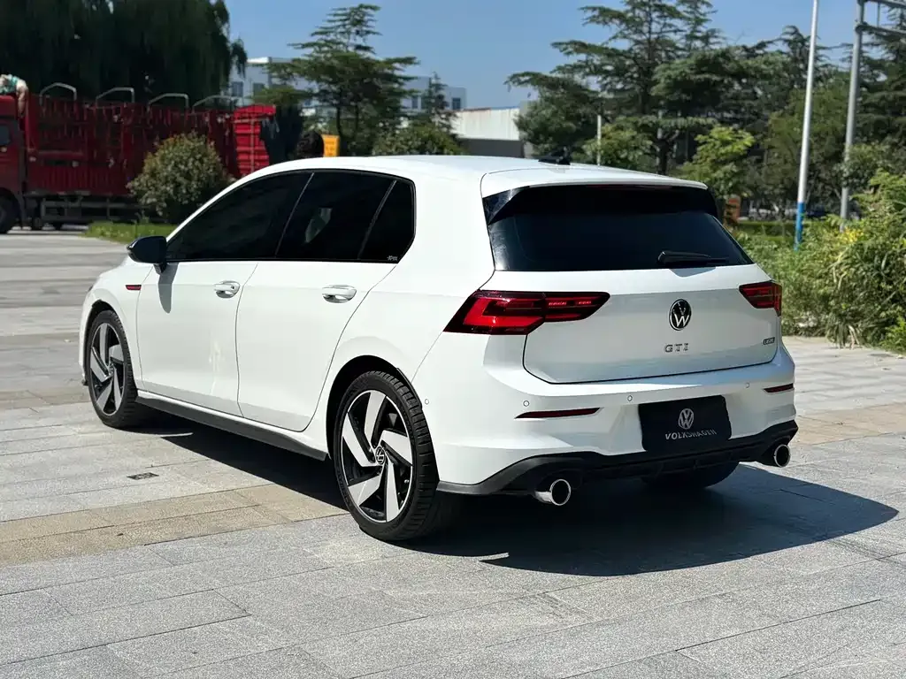 Volkswagen Golf GTI — фото 5