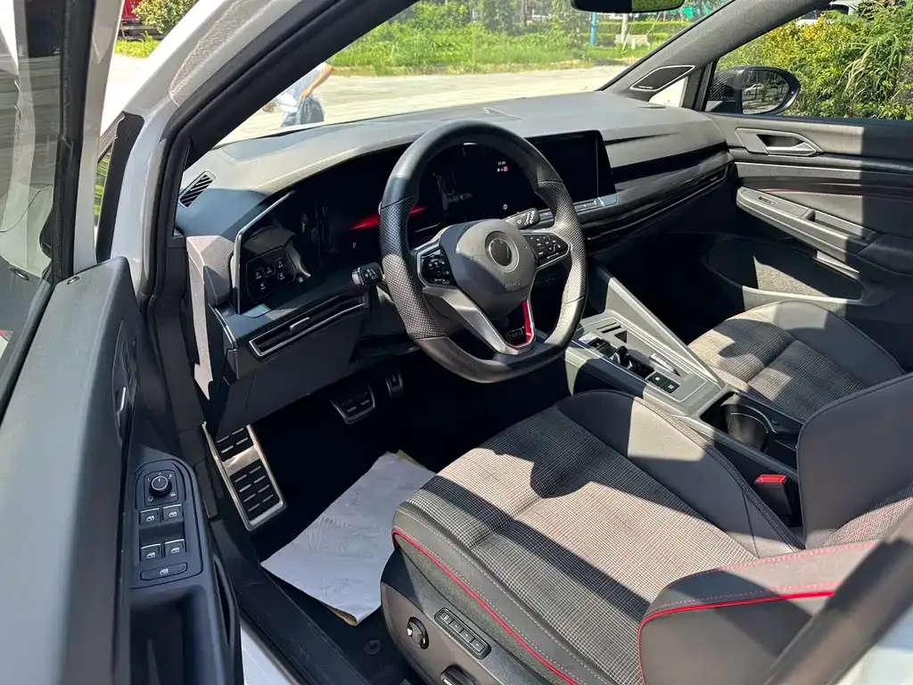 Volkswagen Golf GTI — фото 9